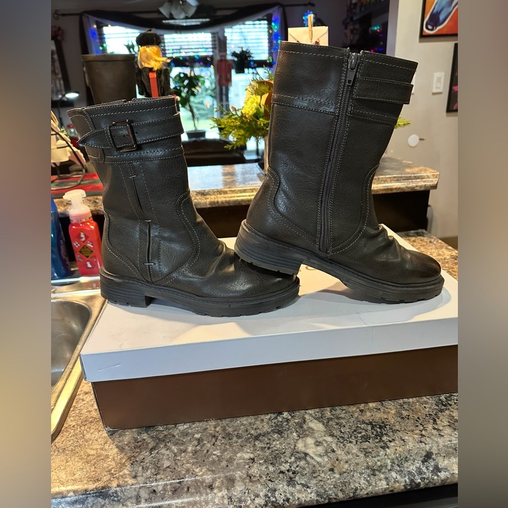 New Tender Tootsie’s “NOW!” Dark stone grey Lined boots Size 7